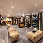 Hotel apartamentowy Manali By Alpine Courchevel