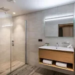 Hotel apartamentowy Manali By Alpine Courchevel