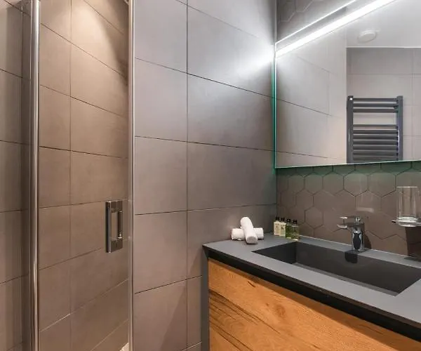 Hotel apartamentowy Manali By Alpine Courchevel